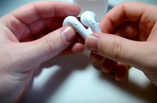 Две гарнитуры Bluetooth